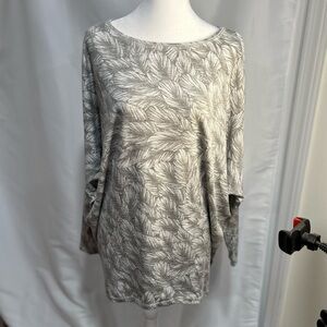 Brand new WHITE HOUSE BLACK MARKET tunic sweater in gray and white size Large